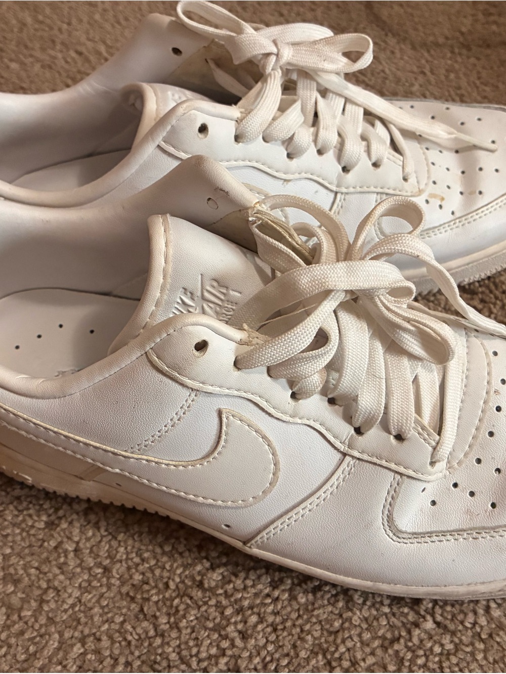 Nike White Low-Top Sneakers with Black Swoosh Tag